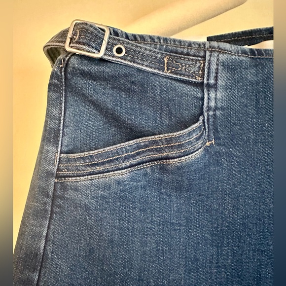 Risen High Rise Crop Wide Leg Jeans – Adjustable Waistband | Dark Wash Denim - Picture 10 of 11